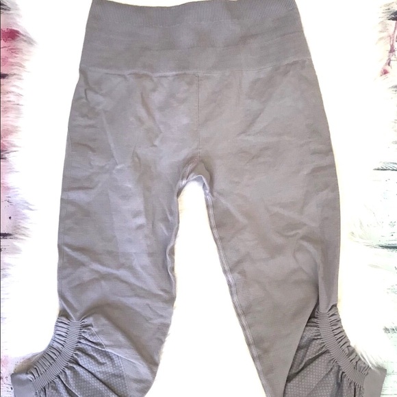 Lulu capris - Picture 1 of 2